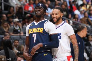 她迅速引起 她迅速引起