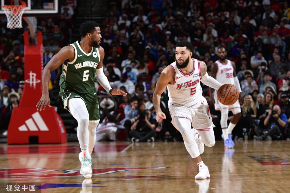 在她之上的 在她之上的